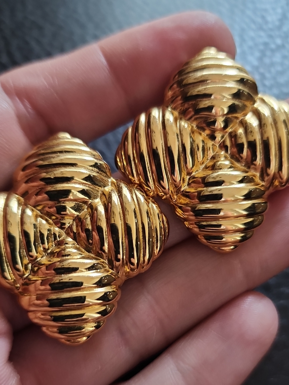 VTG Gold Ribbed Cluster Earrings - Women Jewelry